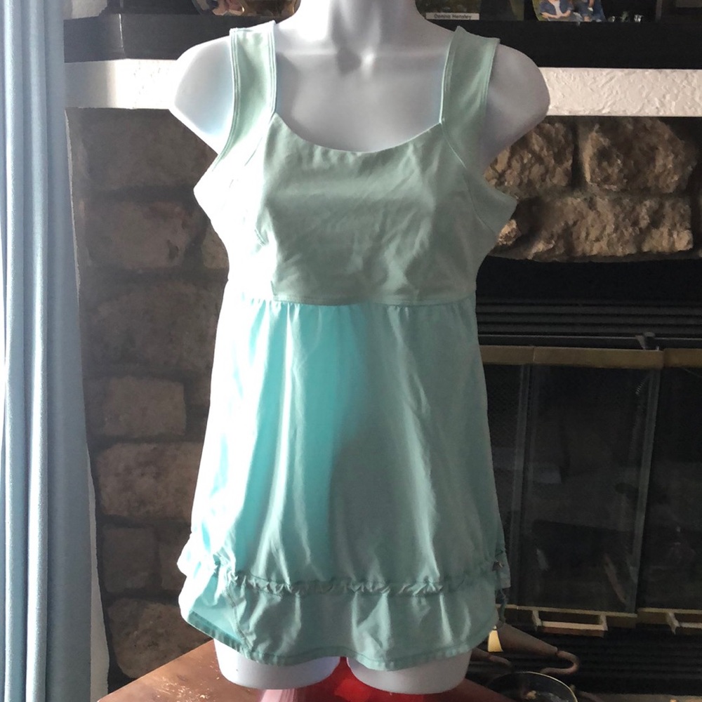 Women’s Lululemon Athletica top